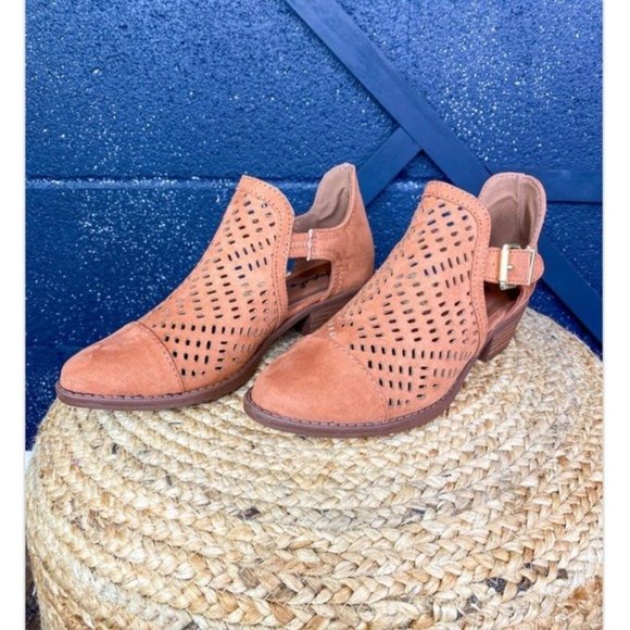 6/6.5/8/8.5 Buckled cutout suede ankle booties brown orange - Picture 3 of 11